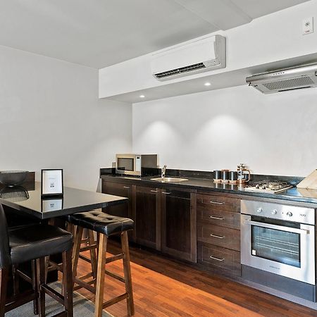 Lakeside Living - Modern 2-Bedroom Apartment كوينستاون المظهر الخارجي الصورة