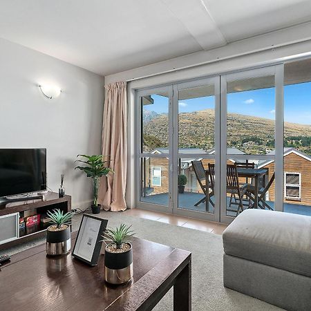 Lakeside Living - Modern 2-Bedroom Apartment كوينستاون المظهر الخارجي الصورة