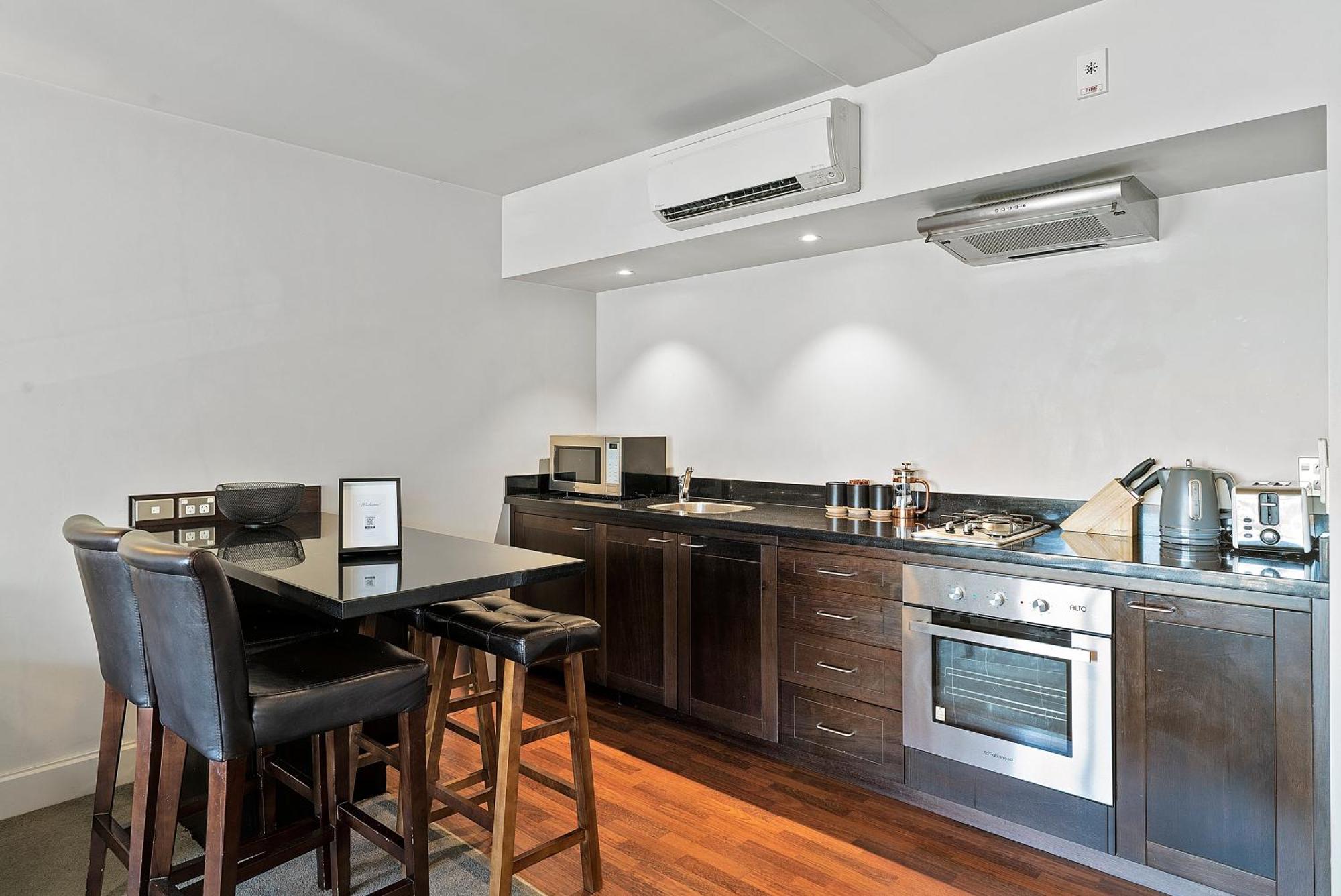 Lakeside Living - Modern 2-Bedroom Apartment كوينستاون المظهر الخارجي الصورة