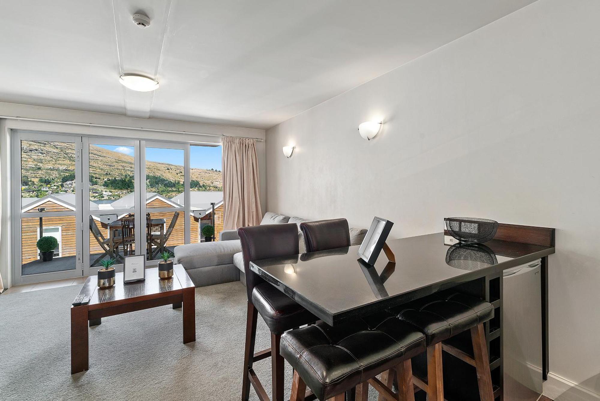 Lakeside Living - Modern 2-Bedroom Apartment كوينستاون المظهر الخارجي الصورة