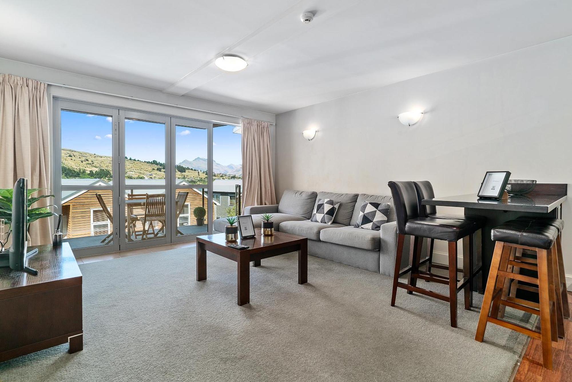 Lakeside Living - Modern 2-Bedroom Apartment كوينستاون المظهر الخارجي الصورة